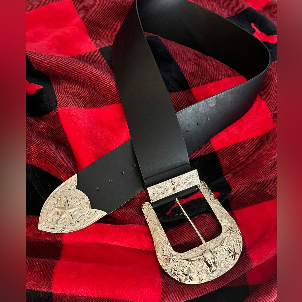 Big Buckle Belt - Never Worn (Is too big in size for my waist) - Size Large
